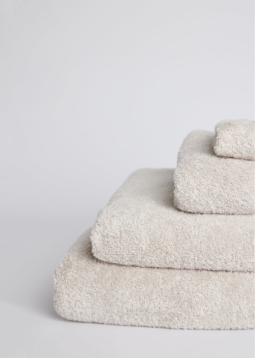 Charisma, Bath, Nwt Charisma Luxury Soft Bath Towel Light Gray