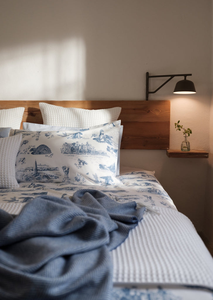 The White Honeycomb Throw is a must-have addition to your bed linen collection. Each throw is crafted with 100% cotton, providing a luxurious softness and textured warmth. Its generous size of 250 X 260CM adds the perfect finishing touch to your bedding.