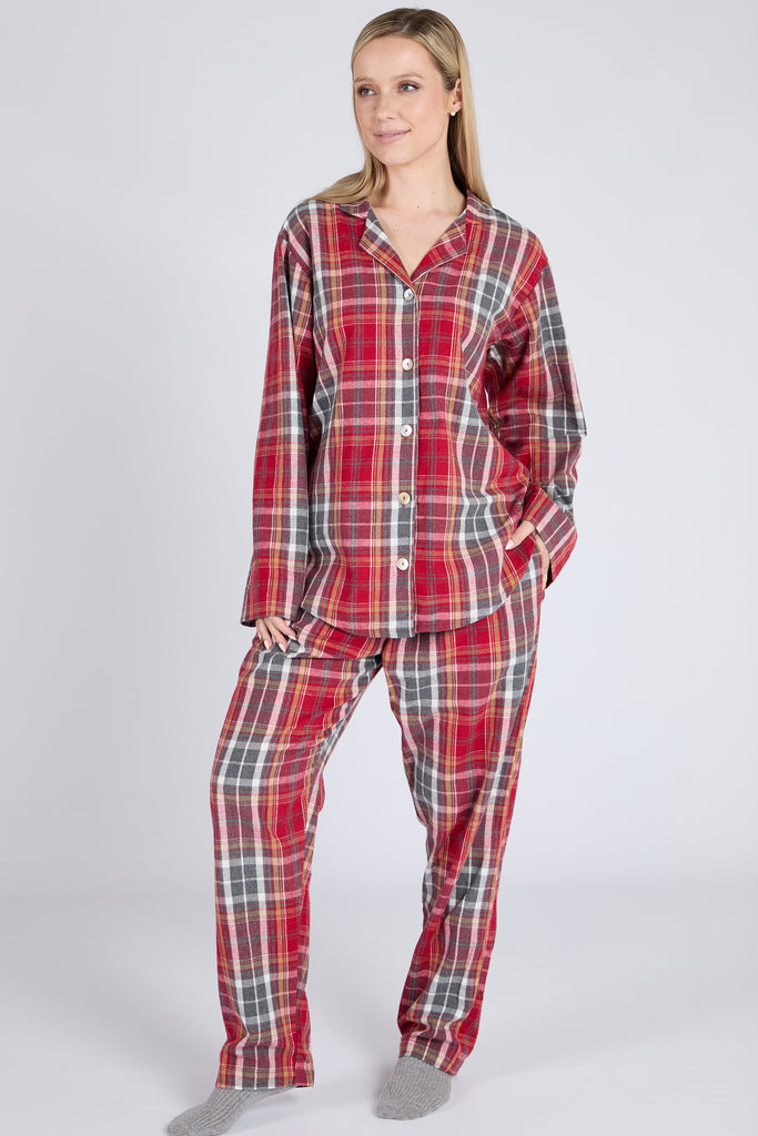 Our Foxford Tartan Pyjama is made from luxuriously soft flannel, these pyjama standard set &nbsp;provide a sumptuous sleeping experience that will leave you feeling cozy and well-rested. Traditional tartan checks give these pyjamas a timeless charm.&nbsp;

Crafted from brushed cotton flannel, the set offers a soft and breathable feel. The button-down top features a neat revere collar, alongside a full-length pair of bottoms with an elasticated waistband and side pockets.