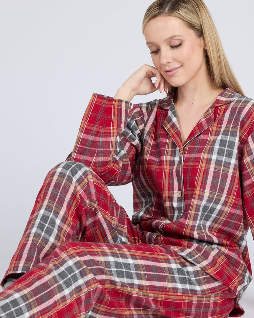 Our Foxford Tartan Pyjama is made from luxuriously soft flannel, these pyjama standard set &nbsp;provide a sumptuous sleeping experience that will leave you feeling cozy and well-rested. Traditional tartan checks give these pyjamas a timeless charm.&nbsp;

Crafted from brushed cotton flannel, the set offers a soft and breathable feel. The button-down top features a neat revere collar, alongside a full-length pair of bottoms with an elasticated waistband and side pockets.