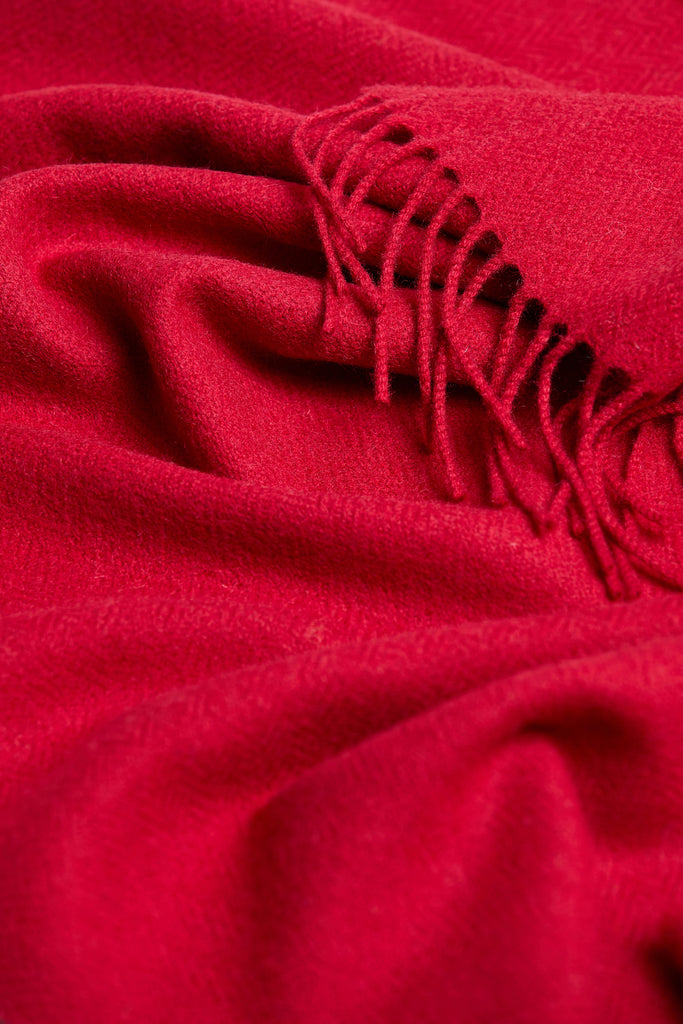 Expertly crafted using traditional weaving techniques, the Foxford Dearg scarf is a well-known design made from 100% lambswool. It is finished with a traditional roll fringe and features a rich tomato reds. This classic scarf in neutral grey-greens is the perfect addition to any wardrobe.

Each one is made in County Mayo and individually quality checked before leaving the mill.