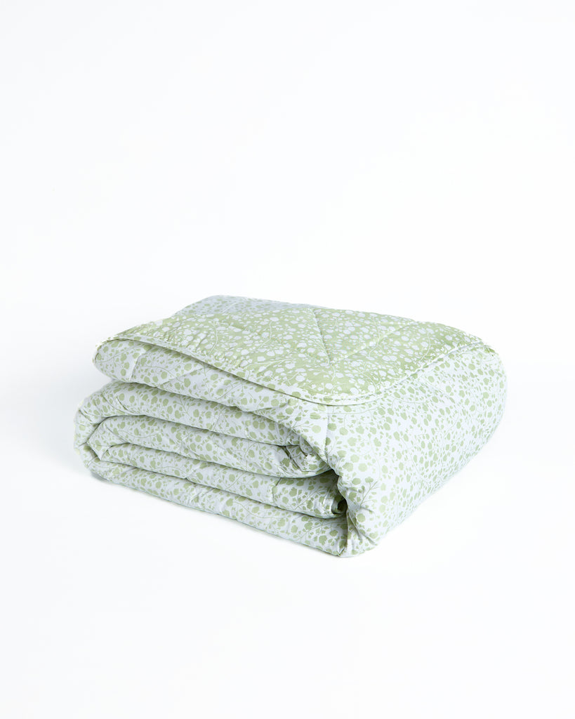 Foxford Lucy Sage Green &amp; White Quilted Blanket, made in Portugal with a 180 thread count of 100% cotton, is expertly crafted to provide luxurious comfort and long-lasting durability. Designed by Helen McAlinden, this versatile addition to our bedding range offers added warmth during colder months and can be used as a standalone piece during warmer seasons.&nbsp;