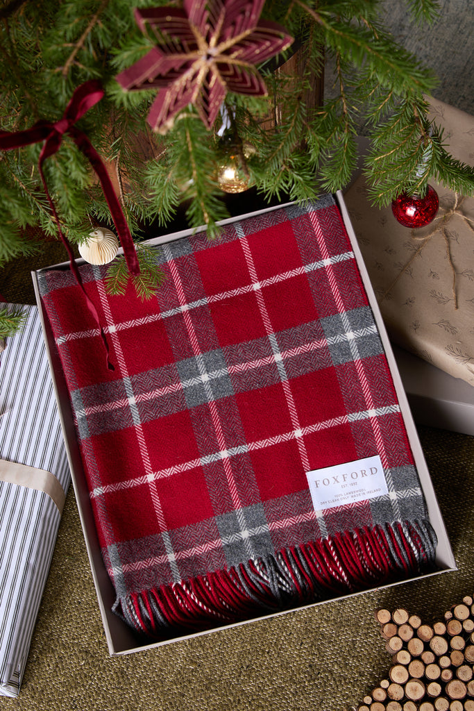 This luxurious throw is made from high-quality lambswool and features a classic check-grey pattern that adds an elegant touch to any space. It embodies sophistication and comfort, making it perfect for sleeping on chilly nights. You'll love wrapping yourself in it while enjoying your favourite book or sipping tea. This throw is crafted in our mill in County Mayo, a tradition we've upheld since 1892.