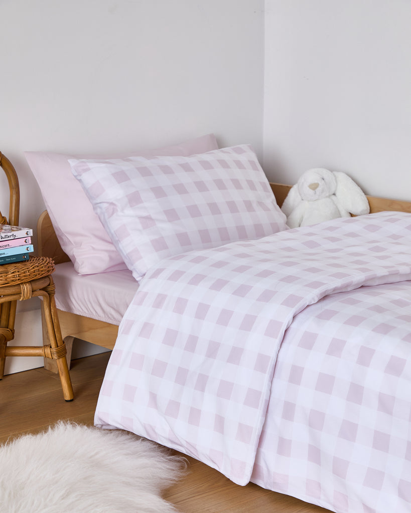 Brighten your child's bedroom with the Foxford Aoife Toddler Duvet Set, featuring a vibrant pink and white gingham design. Part of our SS25 Everyday Collection, this set is made from 180-thread count cotton for breathable comfort and long-lasting durability. Designed in Ireland and crafted in Portugal, it's a delightful addition to any little one's room. &nbsp;