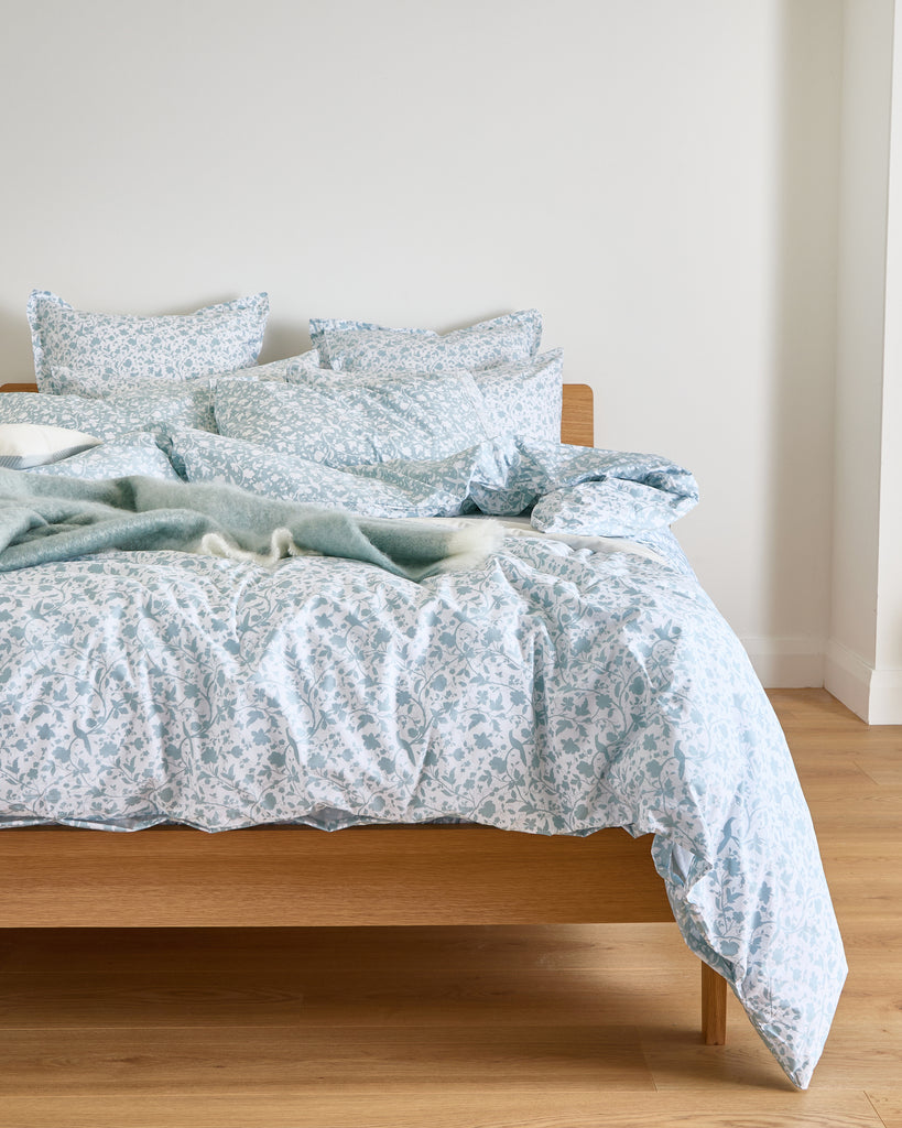 Introducing The Claire Collection – SS25 New Arrival
The Claire Collection Single Oxford Pillowcase adds a touch of refined sophistication to your bedding. Featuring a striking slate blue floral print, this 300-thread-count pillowcase is designed by Helen McAlinden. Crafted from 100% premium cotton in Portugal, it perfectly balances luxury, comfort, and style. Ideal for complementing your spring-summer décor, this pillowcase is the perfect finishing touch to your bed.