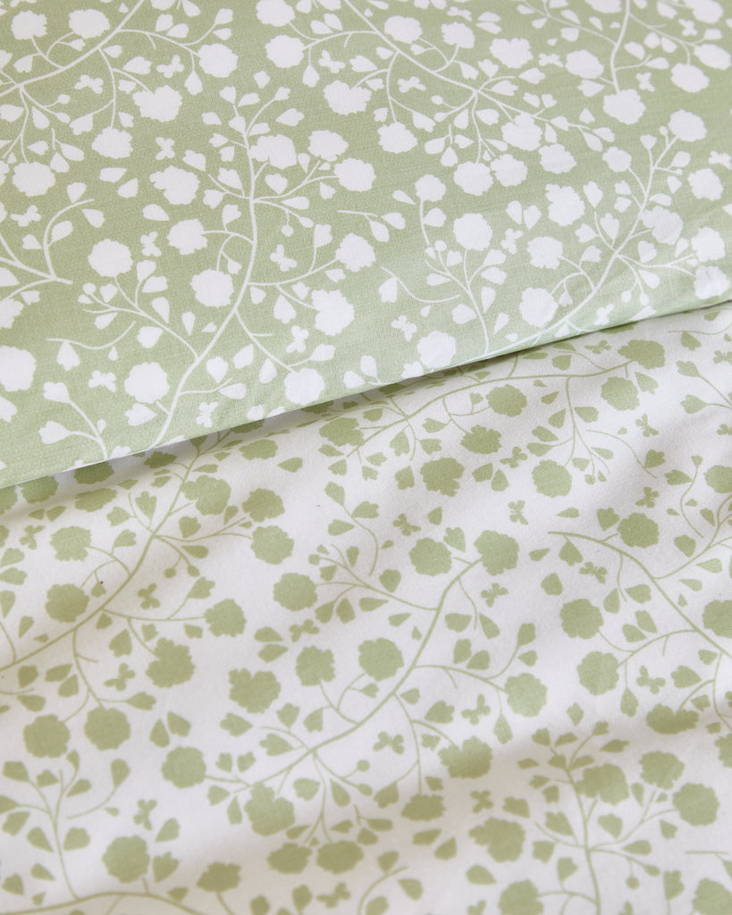 The Foxford Lucy Duvet Set in a beautiful sage green floral design brings a refreshing touch of nature to your bedroom. New for SS25 and part of our Everyday Collection, this duvet set is crafted with a 180-thread count, offering a soft and breathable feel for everyday comfort. The delicate floral pattern creates a tranquil vibe, perfect for welcoming the new season with style. Designed in Ireland, the Foxford Lucy Duvet Set blends modern design with the timeless quality of Irish craftsmanship. Add a touch 