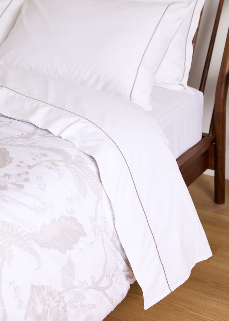 Experience the ultimate in comfort with our White Flat Sheet with Nacre Rolenio. Made from premium 300-thread cotton percale, this flat sheet boasts a smooth texture for a restful night's sleep.&nbsp;A perfect addition to any bedding arrangement.  Coordinate this FOXFORD Nacre Rolenio Flat Sheet&nbsp; with the FOXFORD Jacobean Duvet Set or the FOXFORD Tuscan Duvet Set to add texture and depth.&nbsp;