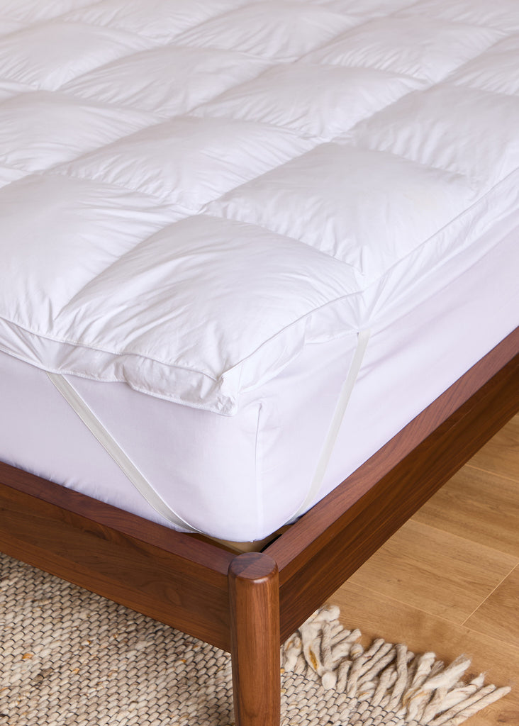 Enhance your sleeping experience with the Foxford Clusterfil Mattress Topper, designed and manufactured in County Mayo. This premium topper boasts a 100% cambric cotton cover and 100% Clusterfil filling, delivering unmatched comfort with a substantial 5cm thickness. The innovative cassette construction ensures equal distribution, while the elastic corner straps accommodate various mattress depths for a snug fit. Discover exceptional bedding crafted with Foxford's renowned expertise.