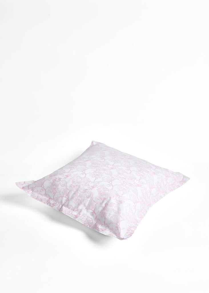 The Foxford Pink Magnolia Oxford Square Pillowcase is made from 100% cotton and boasts a calming magnolia pattern that adds sophistication to any room. Its plush material guarantees a cosy and rejuvenating night's rest. Measuring 65x65cm, it is the perfect addition to your bedding collection.