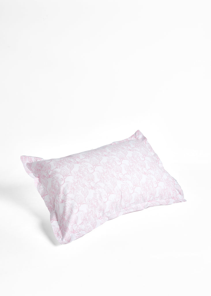 The Foxford Pink Magnolia Oxford Pillowcase is made from 100% cotton and boasts a calming magnolia pattern that adds sophistication to any room. Its plush material guarantees a cosy and rejuvenating night's rest.