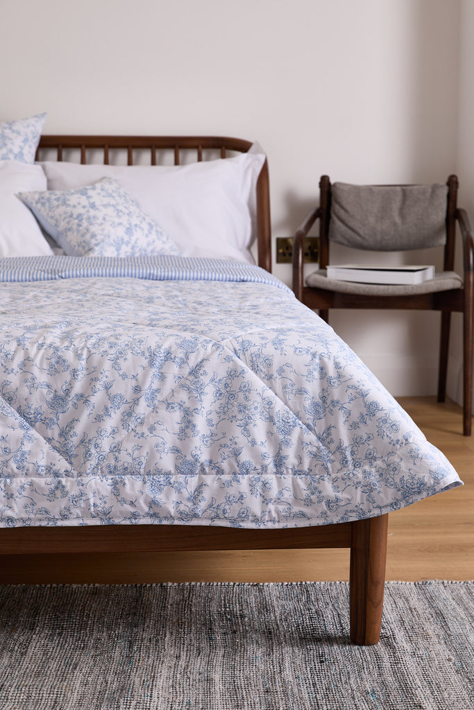 Experience luxurious comfort and style with the Foxford Garden Bouquet Quilted Blanket. Made in Portugal with 300 thread count of 100% cotton and designed by Helen McAlinden, this addition to the Foxford bedding range provides added warmth in winter and can be used alone in warmer months. Match it with our garden bouquet print or your existing bedding to complete your bedroom look, and add a touch of elegance with accompanying cushions.