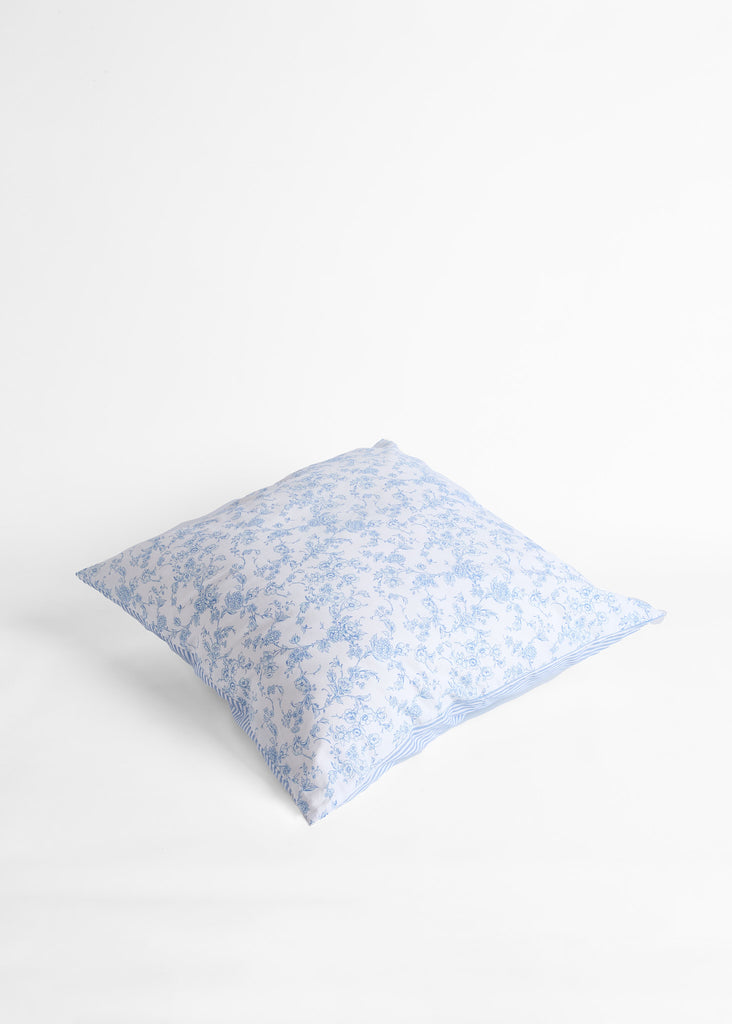 Experience the epitome of luxury with the Foxford Garden Bouquet cushion. Created by acclaimed Irish designer Helen McAlinden, this sophisticated cushion features a serene blue floral pattern that elevates any bedding ensemble. It is the latest addition to our 2024 summer collection, ensuring exceptional quality and comfort, as is customary with all our bedding products. Pair it with the Garden Bouquet Duvet Set and Quilted Blanket for a flawless bedding set.