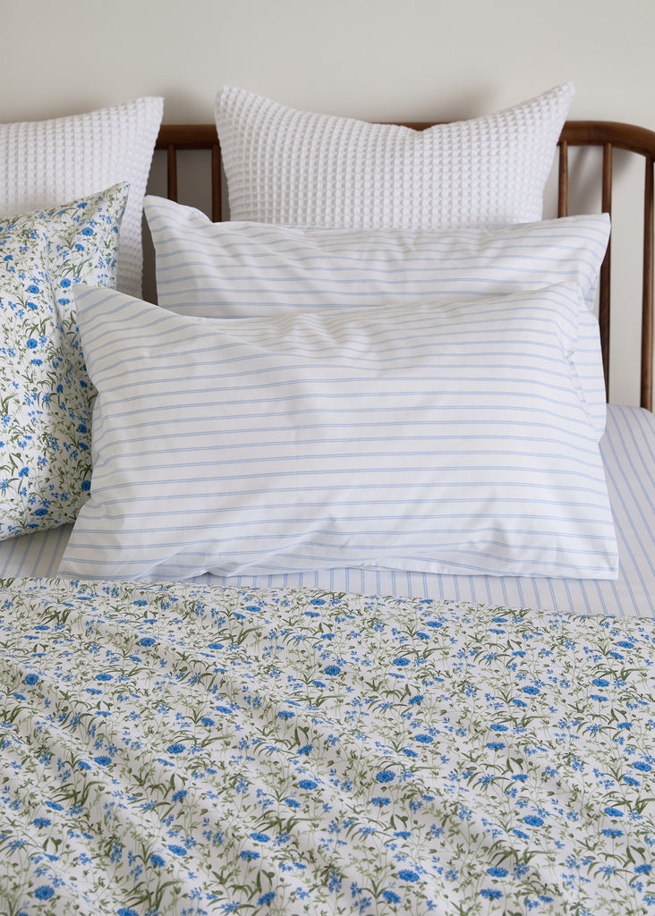 Experience a serene, rhythmic ticking design with the Foxford Pinstripe Pillowcase Set. This set is expertly crafted in Portugal from 180-thread-count cotton, creating a luxurious and elegant texture. Each set includes two Pillowcases for ultimate comfort.