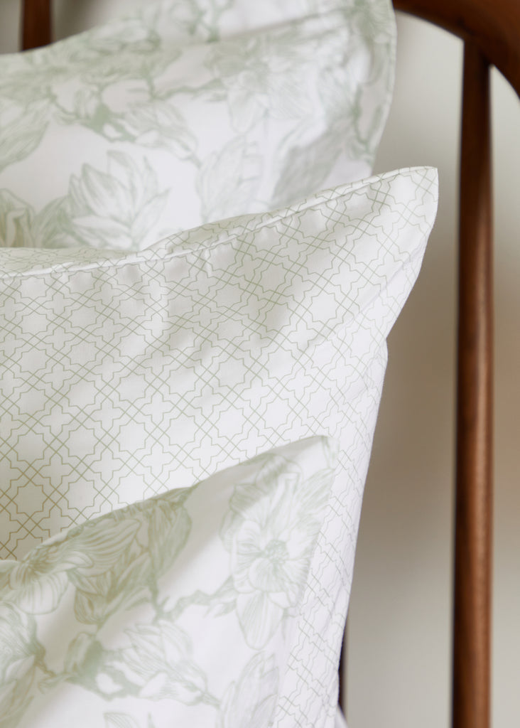 Introduce the exceptional cosiness of the Foxford Sage Trellis Pillowcase Set. Crafted with premium 300-thread-count material, this bedding features an elegant trellis pattern in a gentle green-and-white colour scheme. Built for longevity and warmth, it offers a snug slumber experience—a pair of pillowcases.&nbsp;