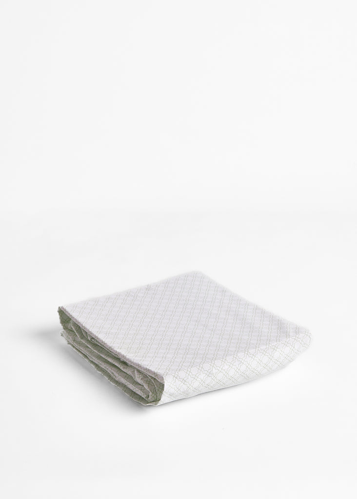 Discover the luxurious comfort of the Foxford Sage Trellis Fitted Sheet. Made with high-quality 300-thread-count fabric, this bedding boasts a beautiful trellis design in soft green and white. Designed for durability and warmth, it provides a cosy sleeping experience. The deep pocket of 40cm ensures a secure fit.