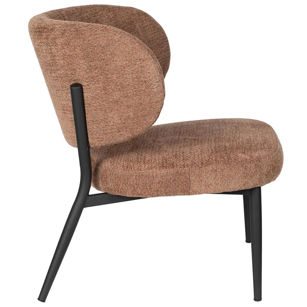 The Leona lounge chair combines comfort and style. Its body-hugging backrest invites you to relax. Crafted with a sleek black metal frame and a sumptuously soft blended fabric, it exudes sophistication. The elegant decorative stitching on the backrest adds a touch of refinement to this remarkable seating experience.&nbsp;