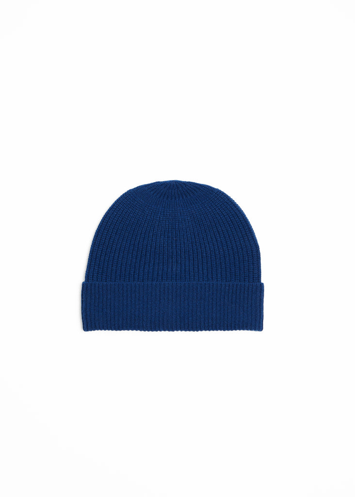 Keep warm with our luxurious Foxford Navy Ribbed Cashmere Beanie. This expertly crafted beanie is made with the highest quality cashmere, offering unparalleled softness. Its classic ribbed design adds to the timeless and elegant look.