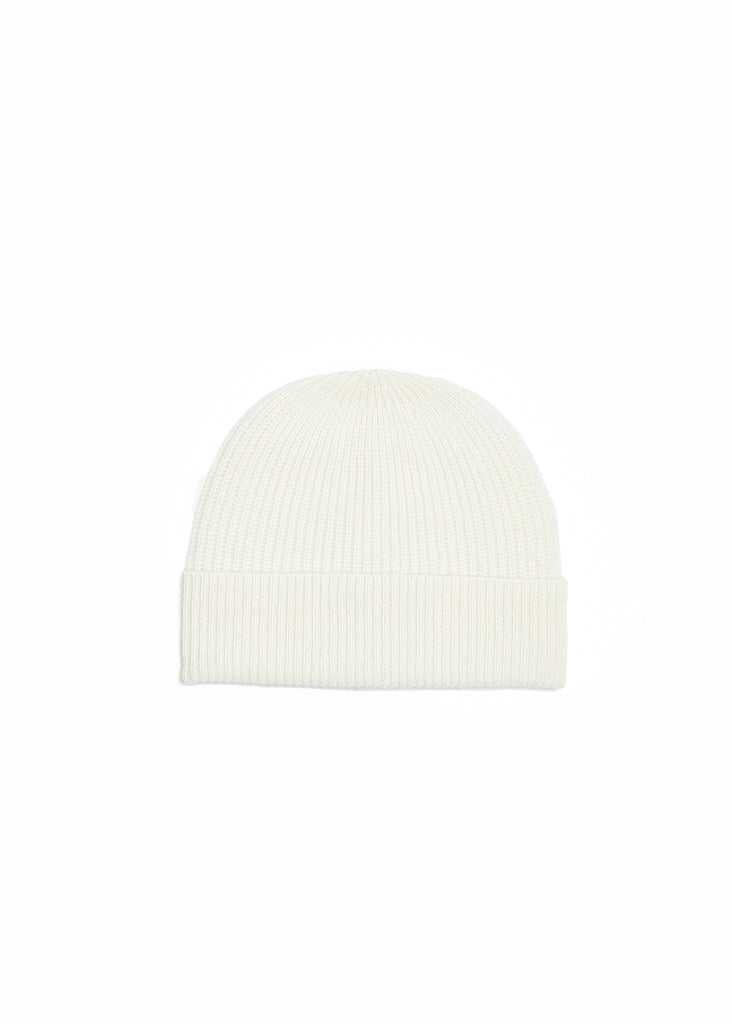 Keep warm with our luxurious Foxford White Ribbed Cashmere Beanie. This expertly crafted beanie is made with the highest quality cashmere, offering unparalleled softness. Its classic ribbed design adds to the timeless and elegant look.